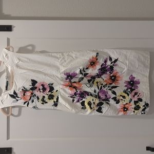 Women's 6/7 White floral dress with pockets - clearance sale!!